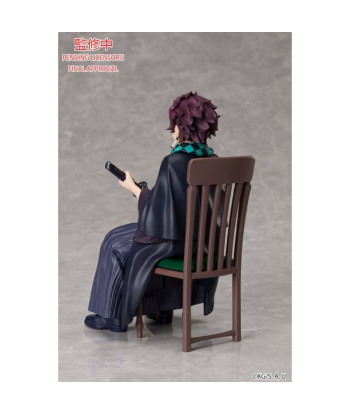 Figura Tanjiro Kamado 15 cm - Demon Slayer - Atuendo de Gala con Bufanda