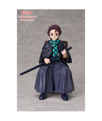 Figura Tanjiro Kamado 15 cm - Demon Slayer - Atuendo de Gala con Bufanda